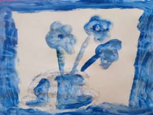 Niebieskie kwiaty w wazonie