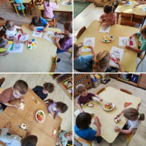 dzieci malujące farbami tort i jedzące gofry
