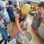 Przygotowanie chleba do pieczenia