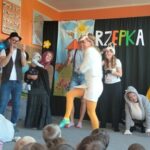Na scenę weszła mama w przebraniu gąski