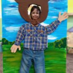 dziewczynka przebrana za misia