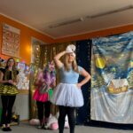 pani przebrana za smerfetkę