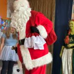 osoba w stroju Mikołaja