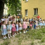 Maluszki z Grupy I witają wakacje